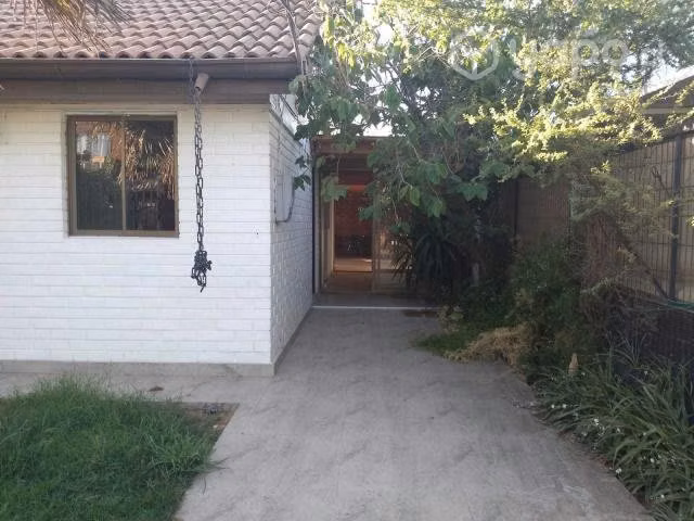 Casona 2 pisos 156m2 barrio cerrado en Macul