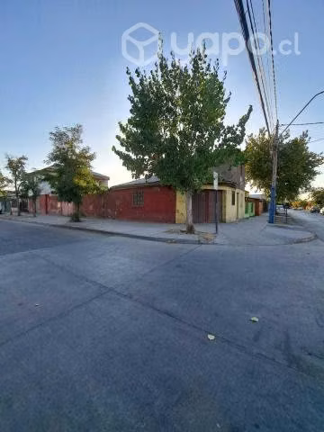 Casa Esquina ubicada en Avenida Argentina