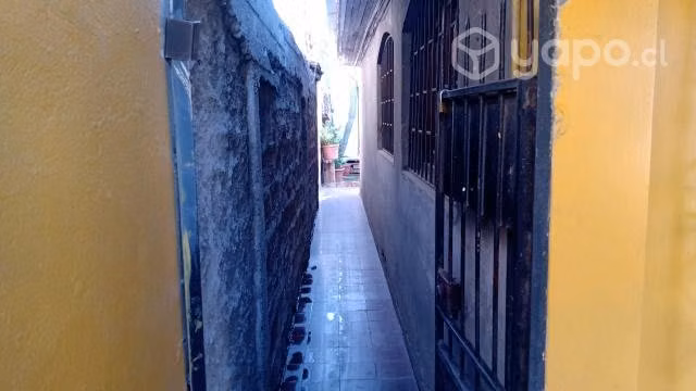 Vende Propiedad con 2casas + local comercial cerca