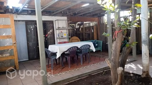 Vende Propiedad con 2casas + local comercial cerca