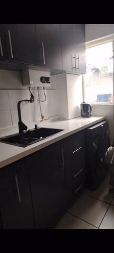 Se vende casa frente al parque
