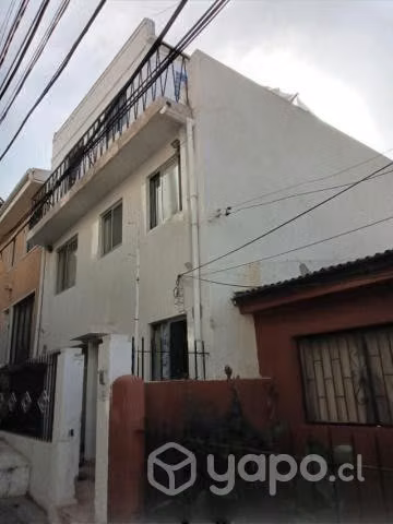 Se arrienda habitacion amoblada a estudiante