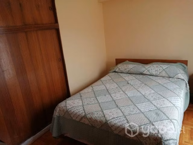 Se arrienda habitacion amoblada a estudiante
