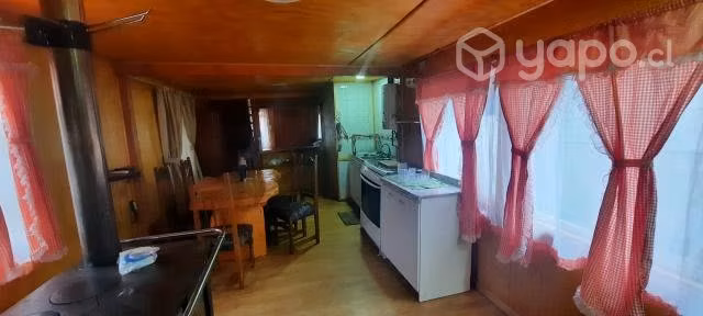 Casa 2 dormitorios y patio techado