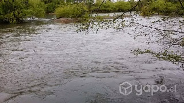 Se vende parcela a orilla de rio