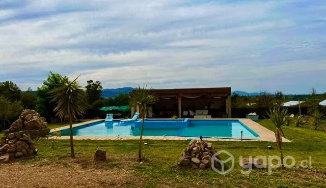 Arriendo casa de campo con piscina