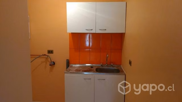 Arriendo Depo. Interior Independiente a Srta Sola