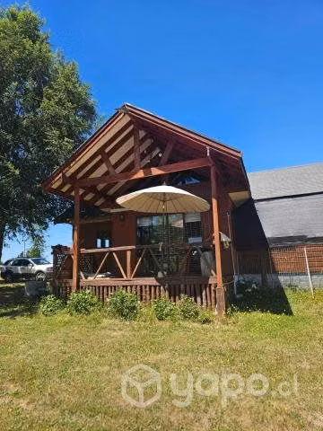 Parcela con casa, cabañas, quincho y piscina