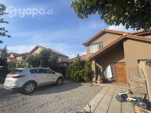 Arriendo amplia casa en Chicureo Norte