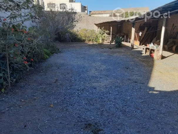 Casa central con amplio terreno oportunidad