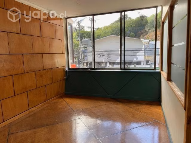 Local comercial central en primer piso y oficinas en segundo piso. - Imagen 8