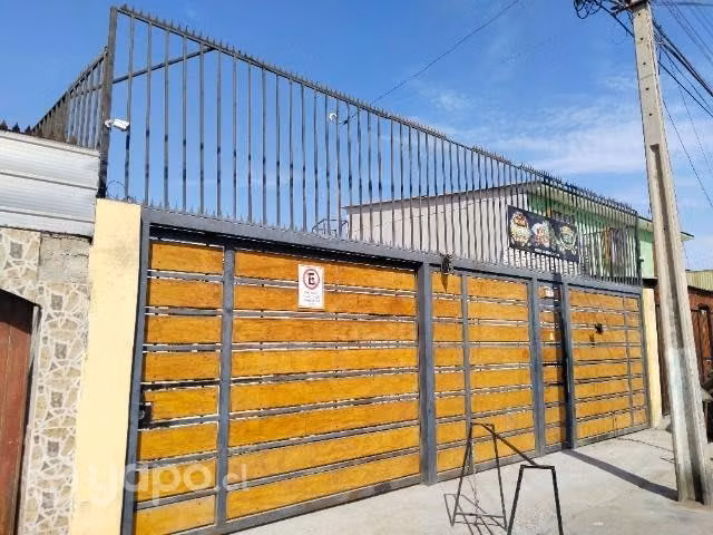 Venta de casa en muy buen estado con buena ubicaci
