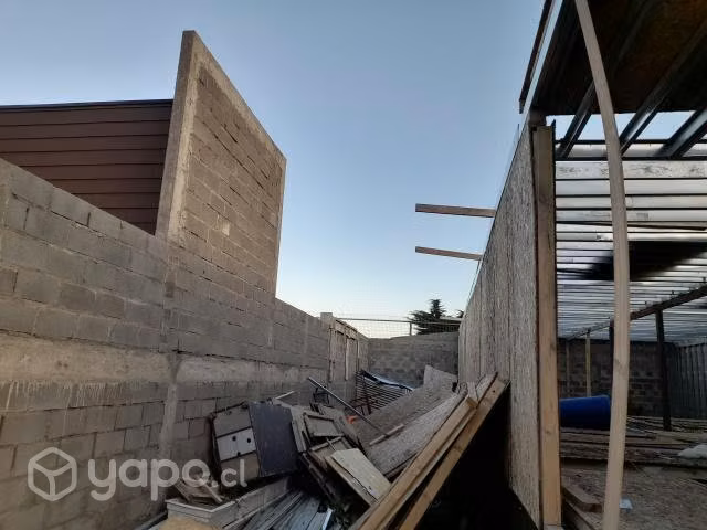 Sitio central con construcción y proyecto - Imagen 3