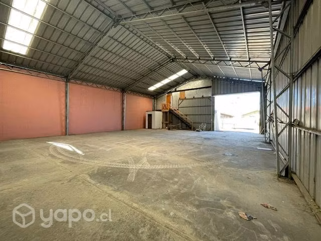 Arriendo galpón 260mts2 con 80mts2 de oficinas