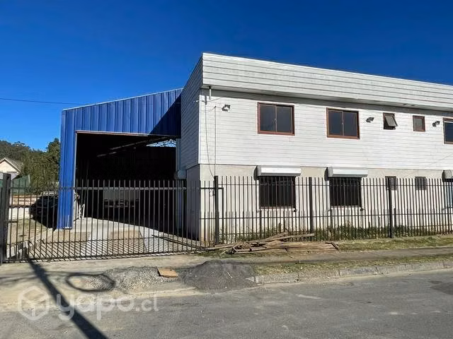 Arriendo galpón 260mts2 con 80mts2 de oficinas