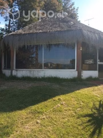Cabaña lago Rapel con orilla de lago