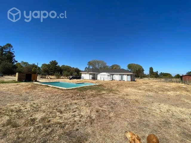 Parcela con casa y piscina en condimio vende dueño