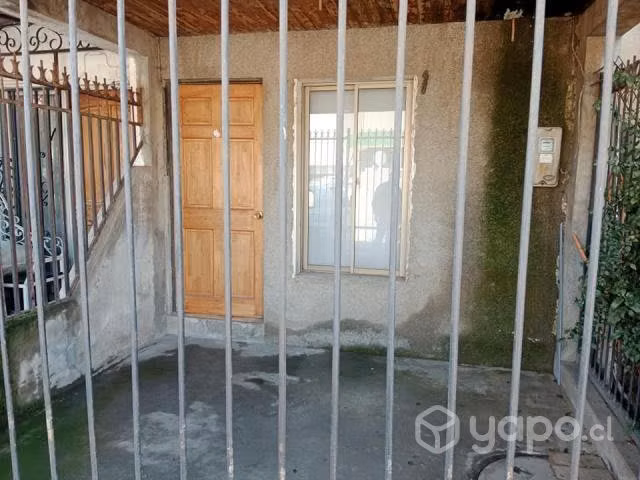 Se vende casa frente a Supermercado Cugat