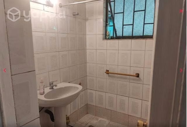 Amplia casa con excelente ubicación