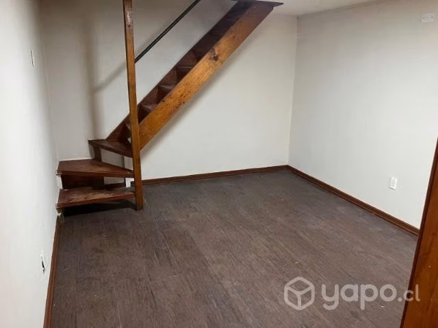 Se arrienda casa con patio compartido