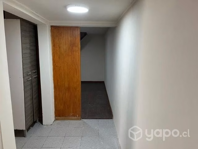 Se arrienda casa con patio compartido