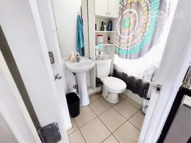 Linda casa aislada de dos pisos, en avenida