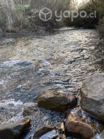 Cabaña de Lunita con rio a minutos de Lago Chapo