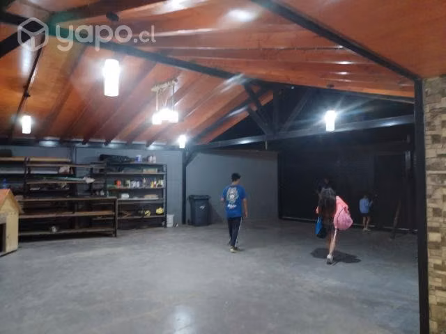 Se arrienda casa con piscina de 11x6