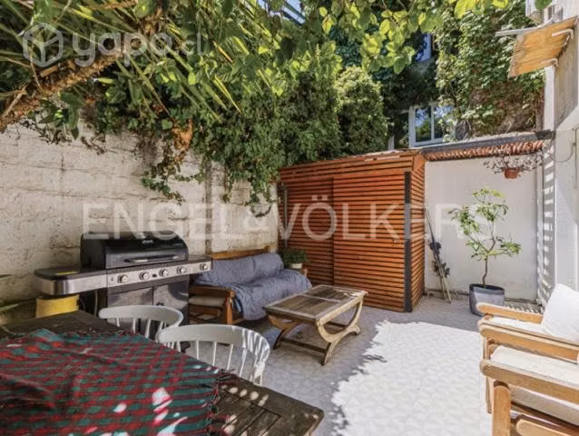 Se vende departamento antiguo con patio