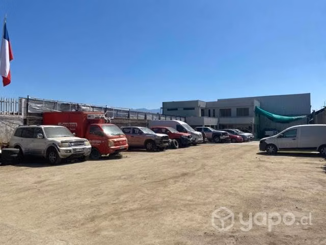 Local comercial con amplio estacionamiento