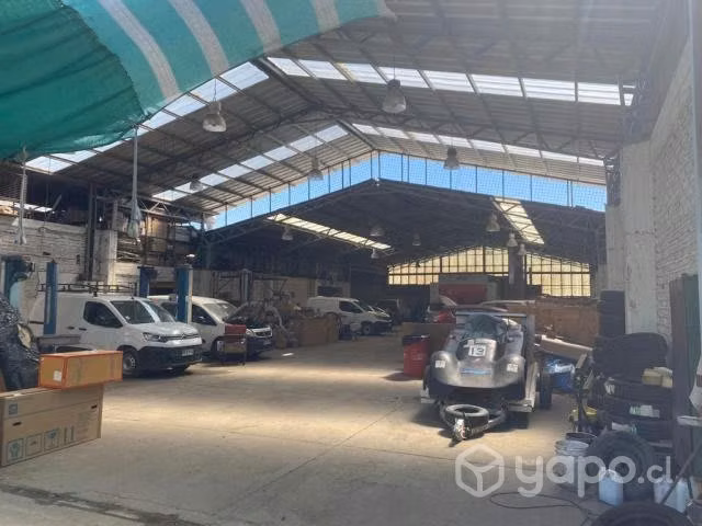 Local comercial con amplio estacionamiento
