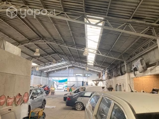 Local comercial con amplio estacionamiento