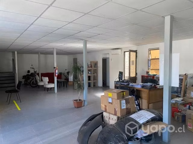 Local comercial con amplio estacionamiento