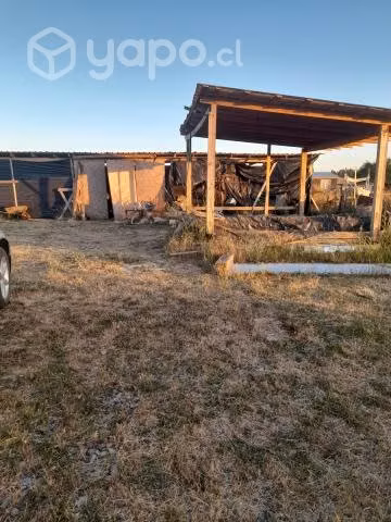 Parcela con casa mas contrucciones