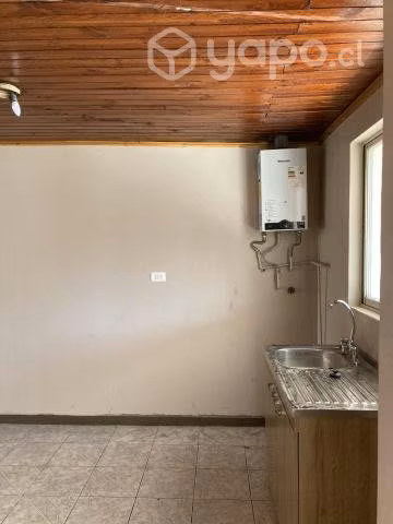Casa con piscina, patio y jardín - Imagen 3