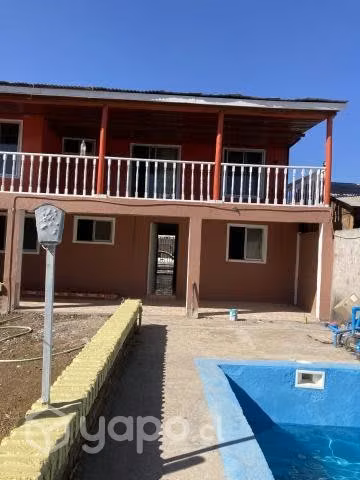 Casa con piscina, patio y jardín - Imagen 7