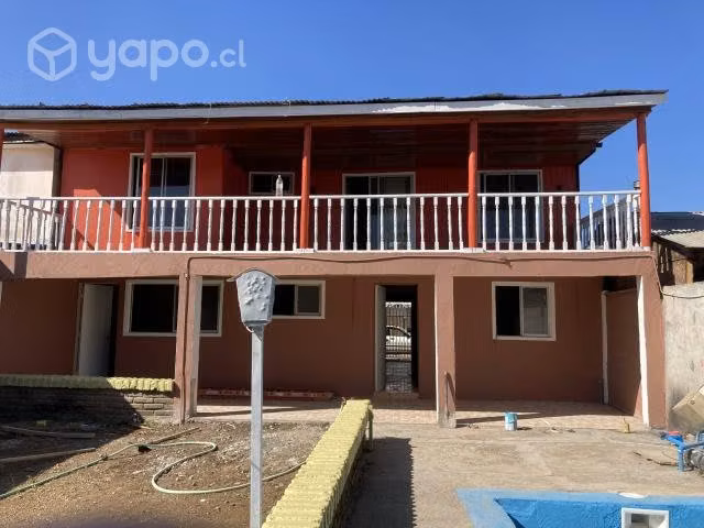 Casa con piscina, patio y jardín - Imagen 8