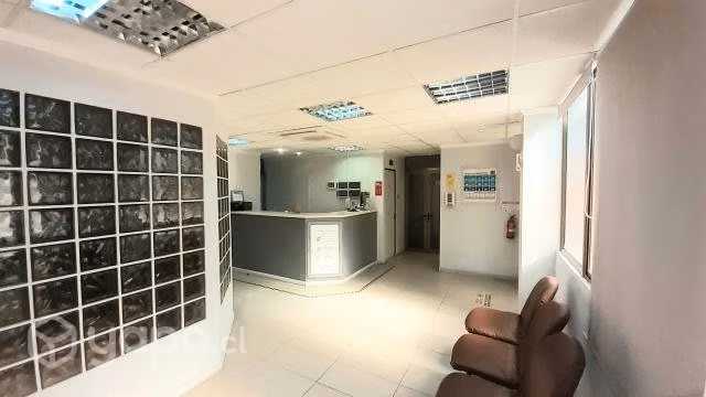 Se vende oficina 180 M2 Av. Brasil