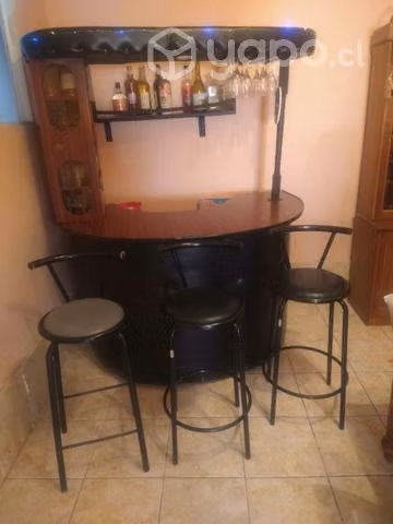 Bar rústico con 3 pisos