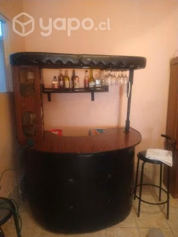 Bar rústico con 3 pisos