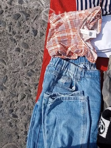 Polera corta y Jeans