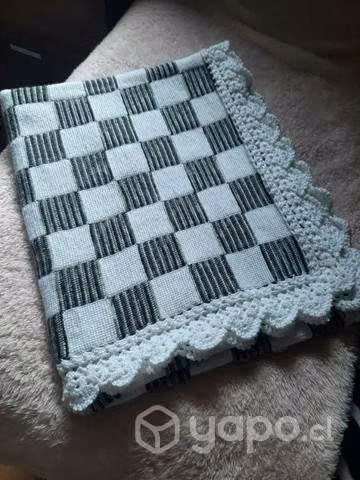 Piecera tejida a crochet