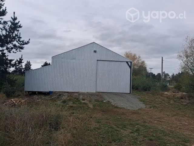 Se vende terreno con galpón