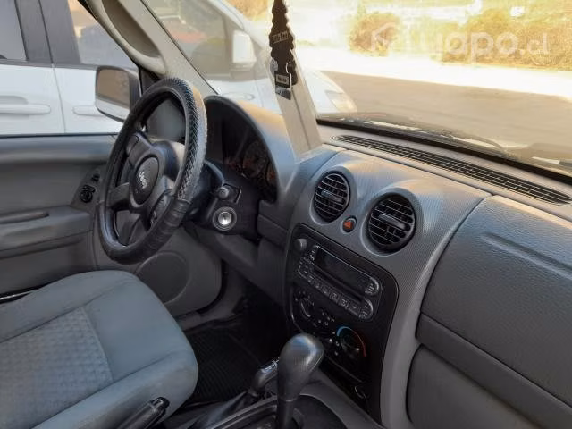 Vendo jeep cherokee sport año 2007