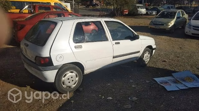 Vendo Renault Clio año 2000