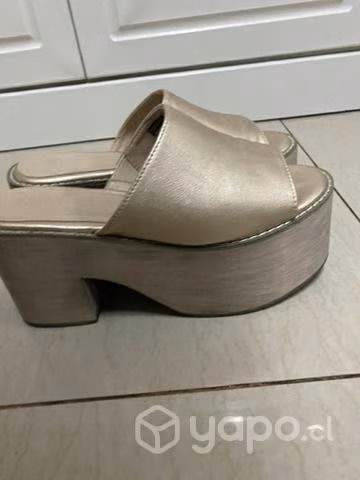 Sandalias suecos