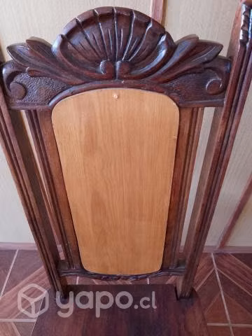 Silla de Madera Antigua