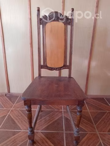 Silla de Madera Antigua