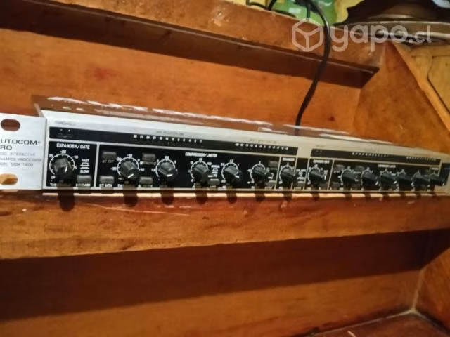 Sacodor de ruido behringer funcionando