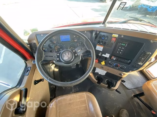 Camión combustible mack GU813 6x4 aut